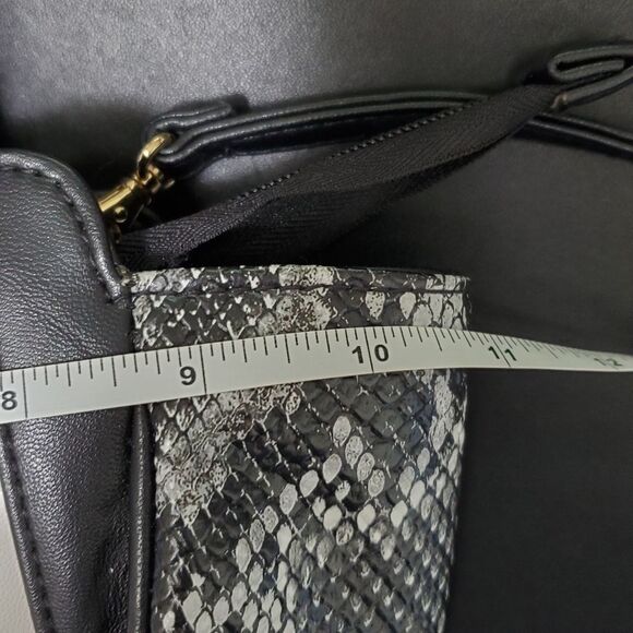 *Sale* AVON Signature Collection black & cream bag - Picture 3 of 7